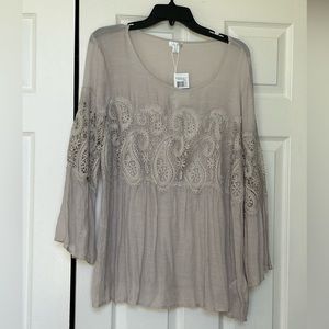 Spense  new with tags top.    Beautiful with lots of detail